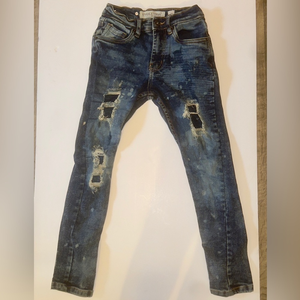 Classic Blue Straight-Leg Jeans with Subtle Fading